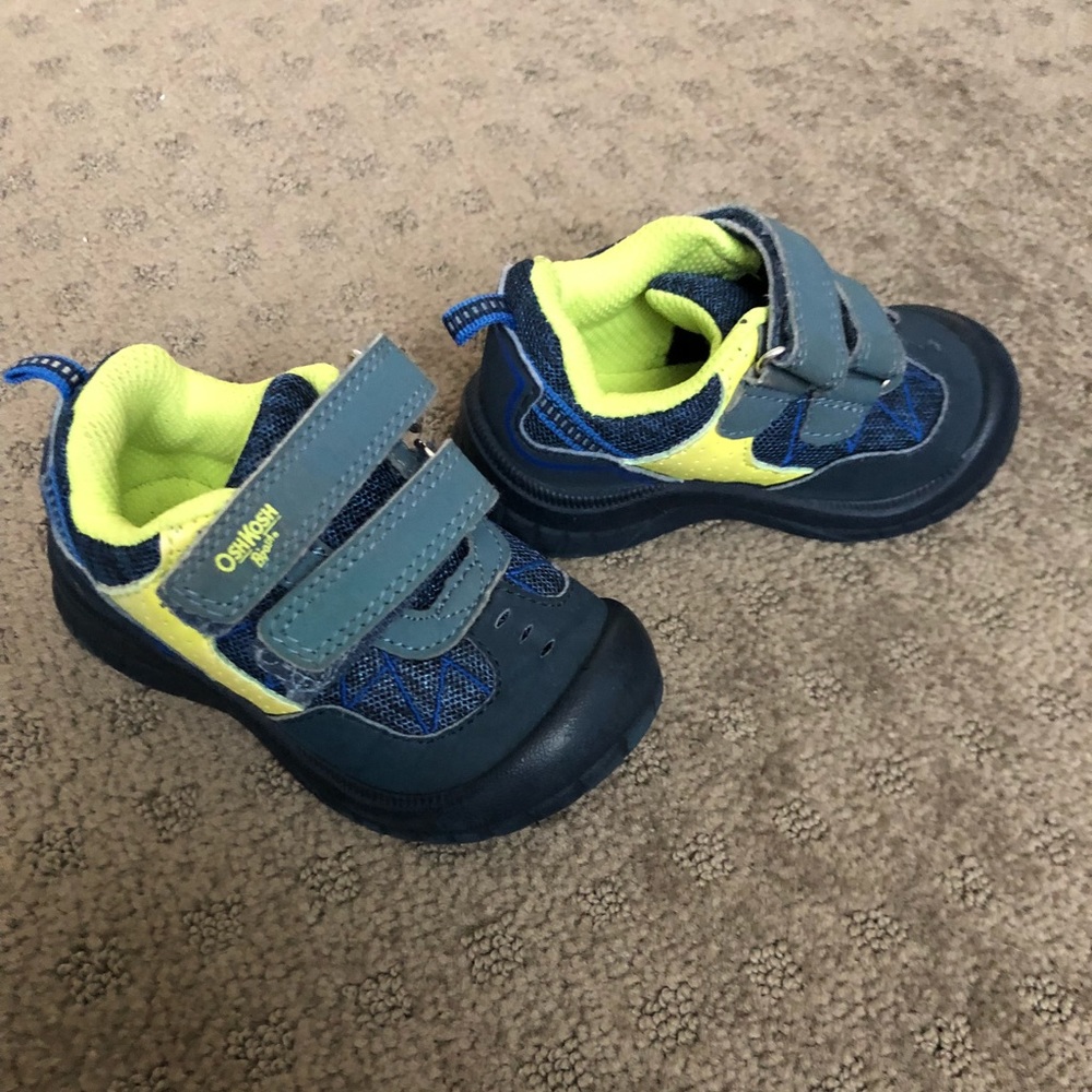 Toddler OshKosh velcro sneakers size 5